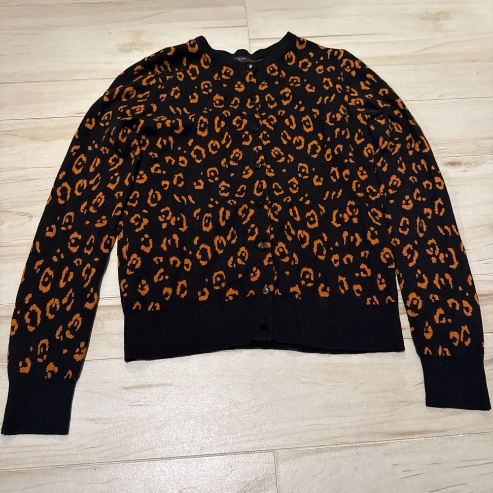 Ann Taylor Leopard Spot Button-Up Cardigan — Size M 🐆🖤🧡